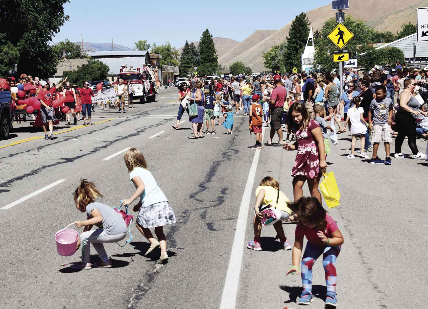 19-09-04 p4 Bellevue labor Day Parade1 Roland WF.jpg